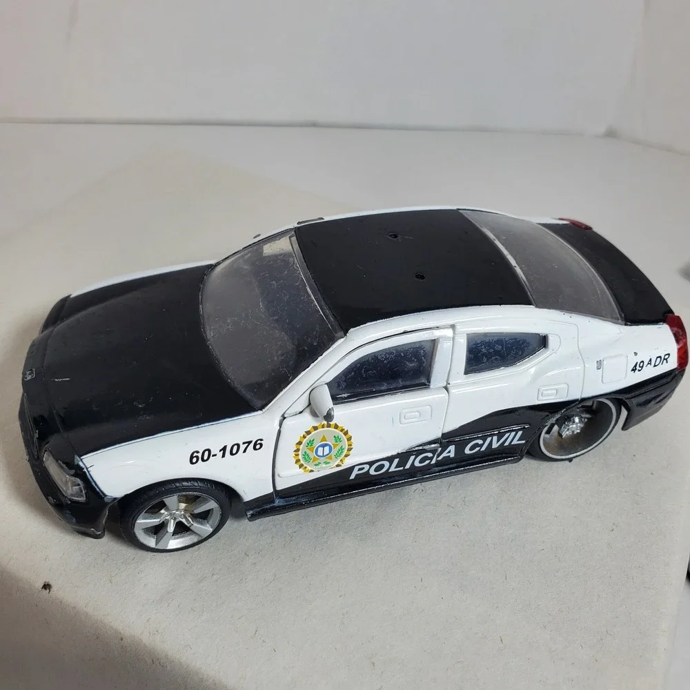 Jada Toys 2006 Dodge Charger Polícia Civil 1:32 Scale Die-Cast Model Car – Black